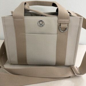 LIKE NEW Lululemon Mini Tote 4.5L